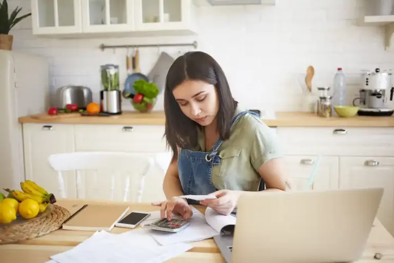 personal finance budgeting Czech Republic