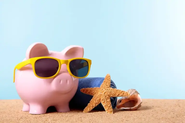 personal finance tips monthly budget saving Czech Republic