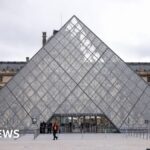 Hromadné poškození knih v Louvru způsobené vodními úniky a další problémy muzea