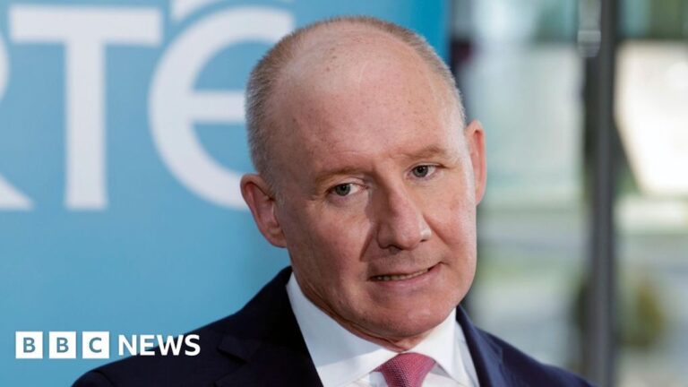 Skandál kolem kandidáta Fianna Fáil pro prezidentské volby a jeho pozadí