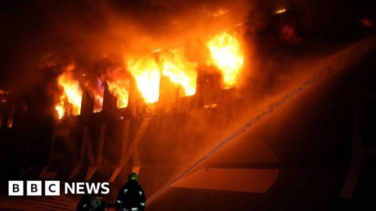 Výbuch násilí v ukrajinském přístavu: Poškození turecké trajektu během útoku