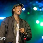 Wiz Khalifa odsouzen v Rumunsku k devíti měsícům vězení za kouření marihuany na pódiu