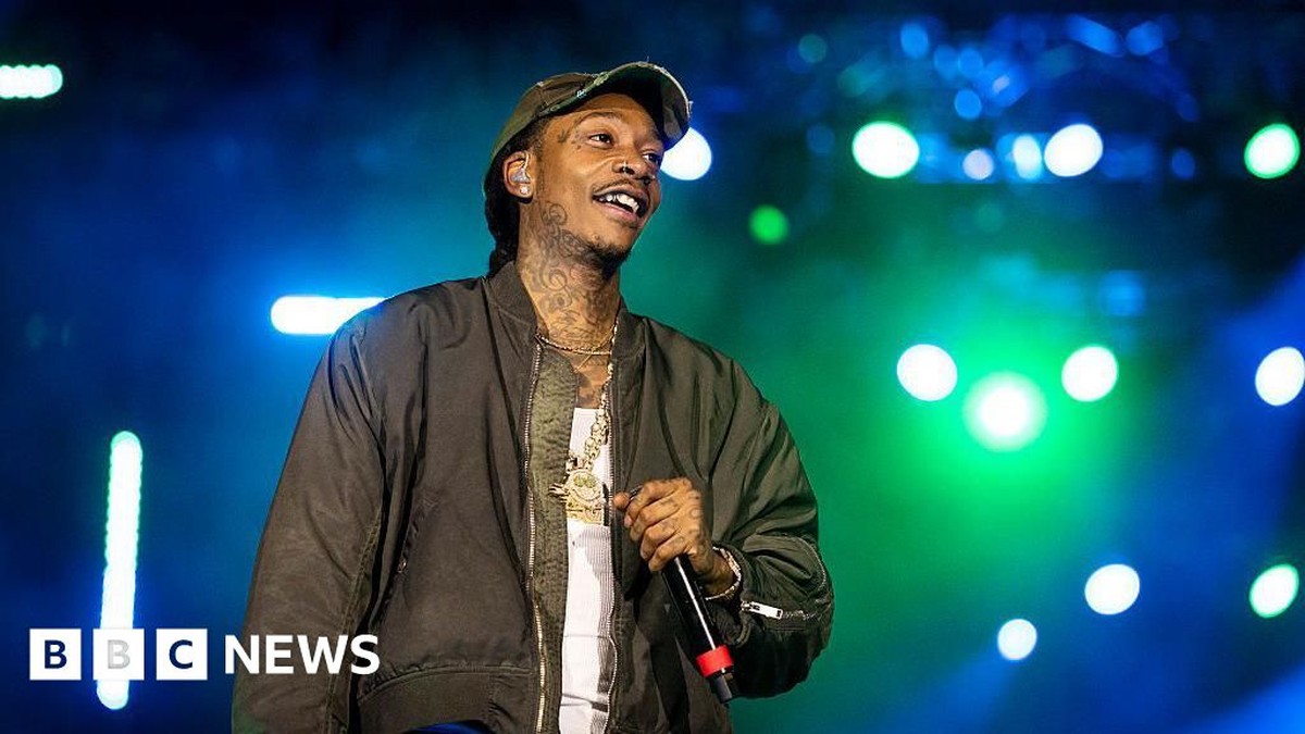Wiz Khalifa odsouzen v Rumunsku k devíti měsícům vězení za kouření marihuany na pódiu